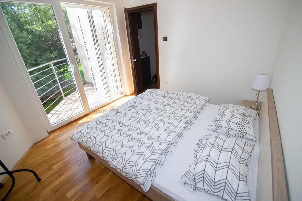 Apartment Davor Малинска Экстерьер фото