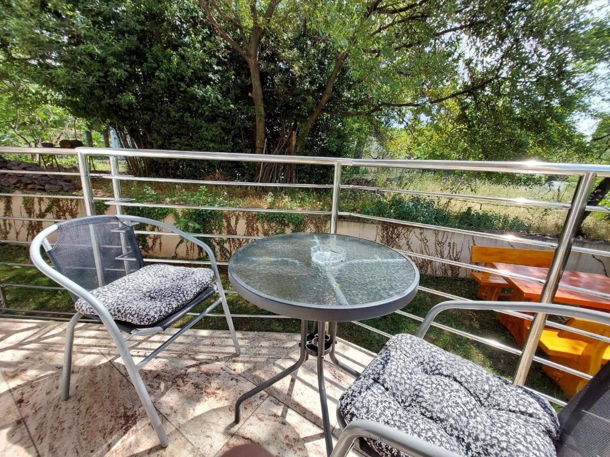 Apartment Davor Малинска Экстерьер фото